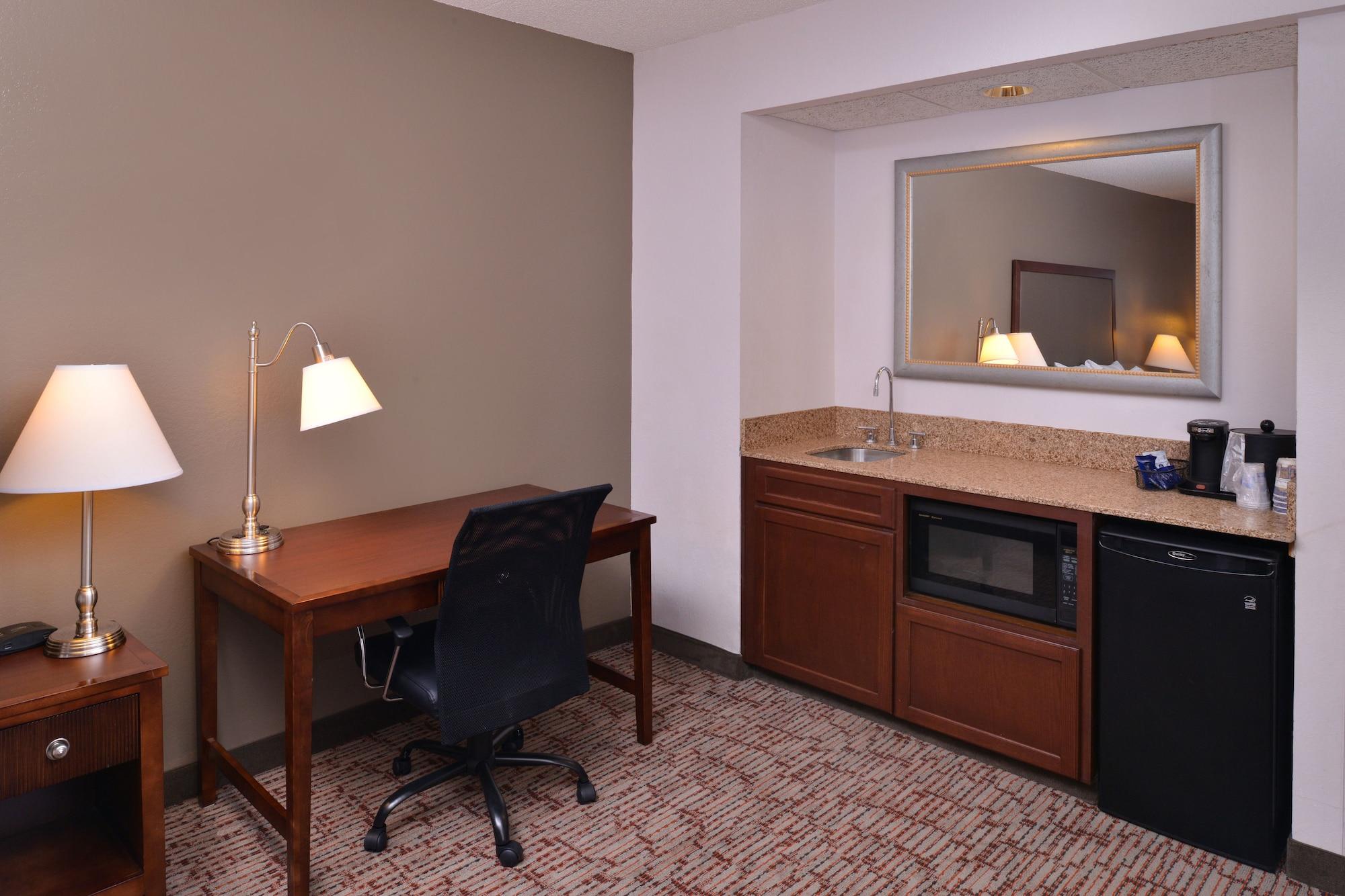 Best Western Plus Wichita West Airport Inn Exterior foto
