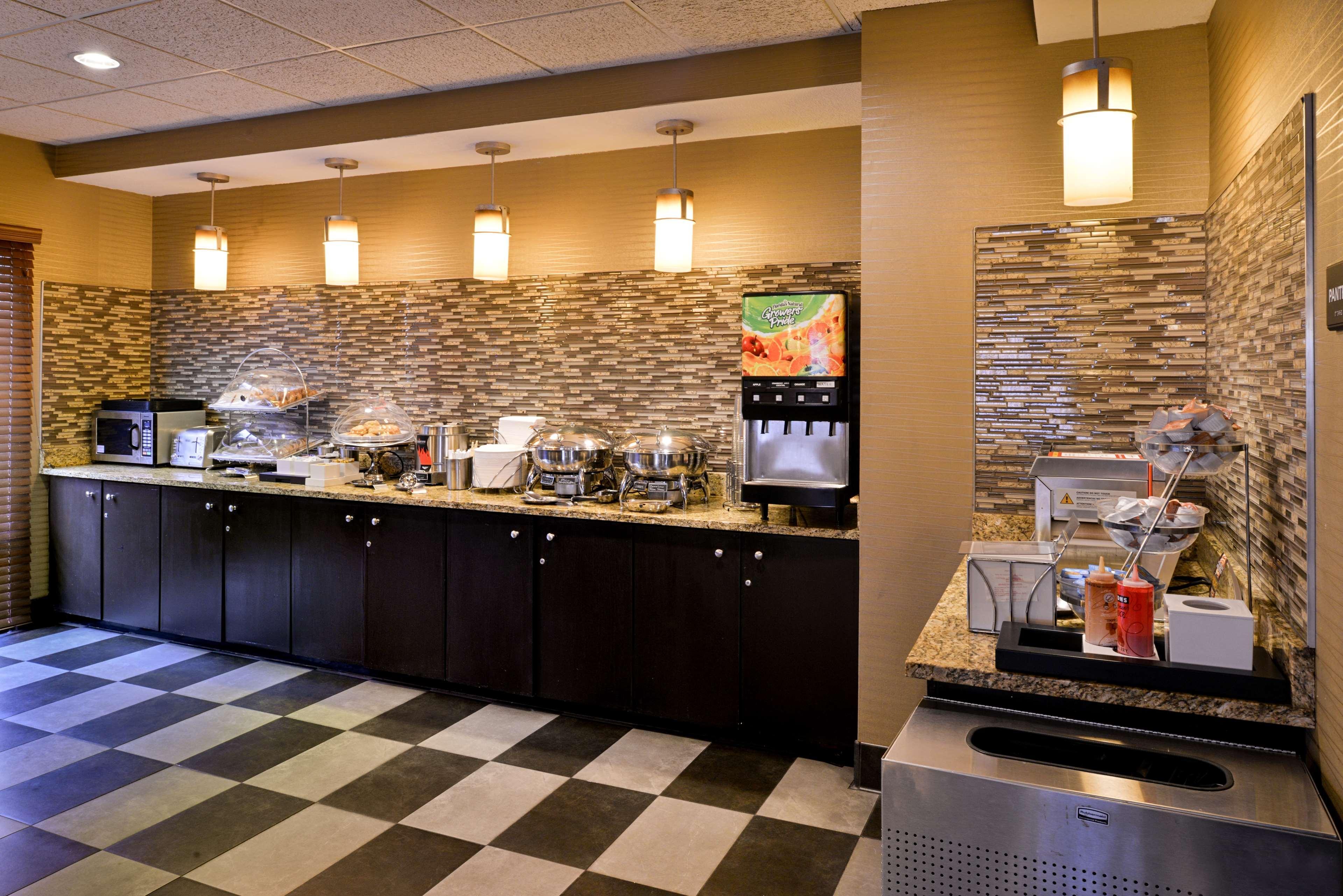 Best Western Plus Wichita West Airport Inn Exterior foto