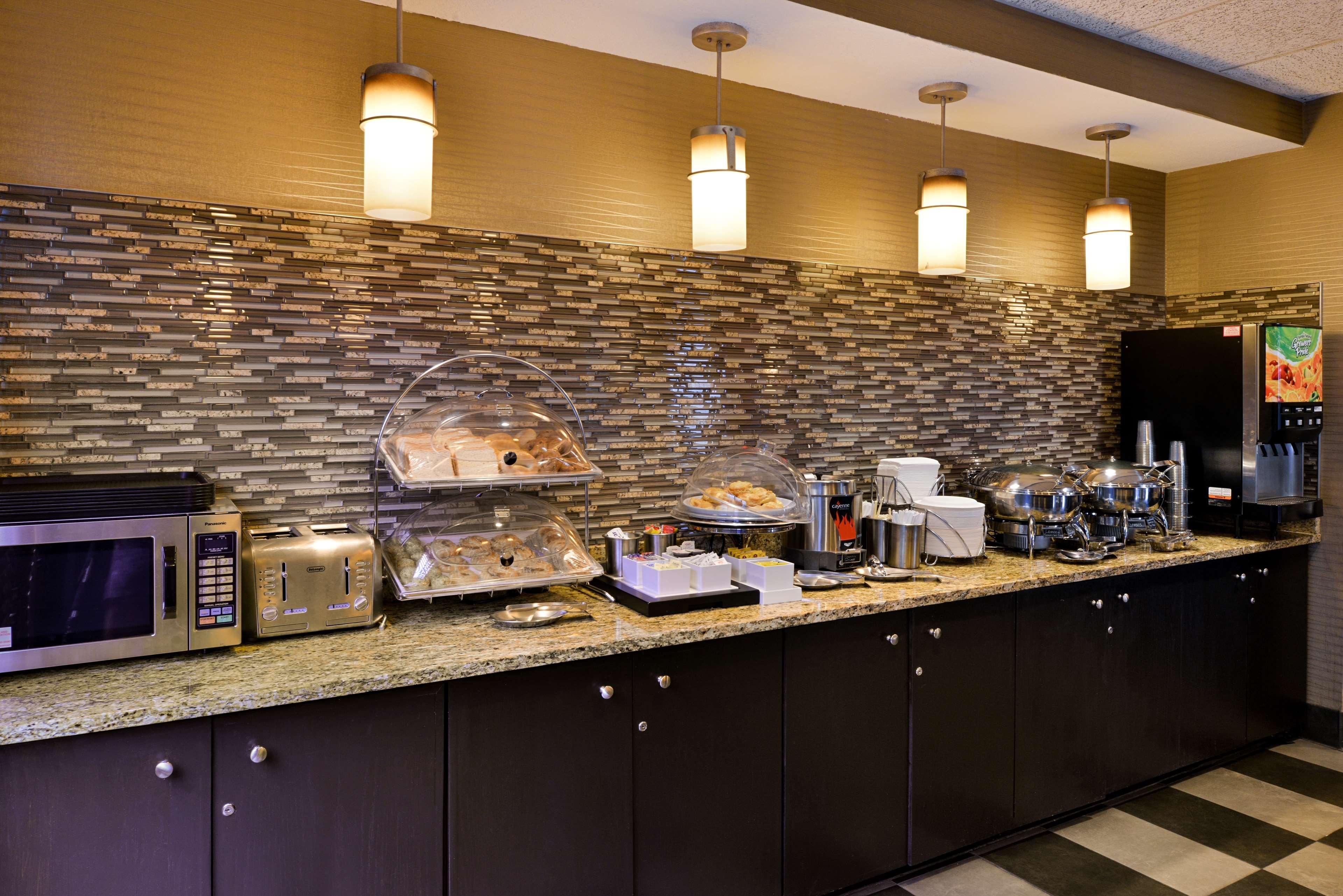 Best Western Plus Wichita West Airport Inn Exterior foto