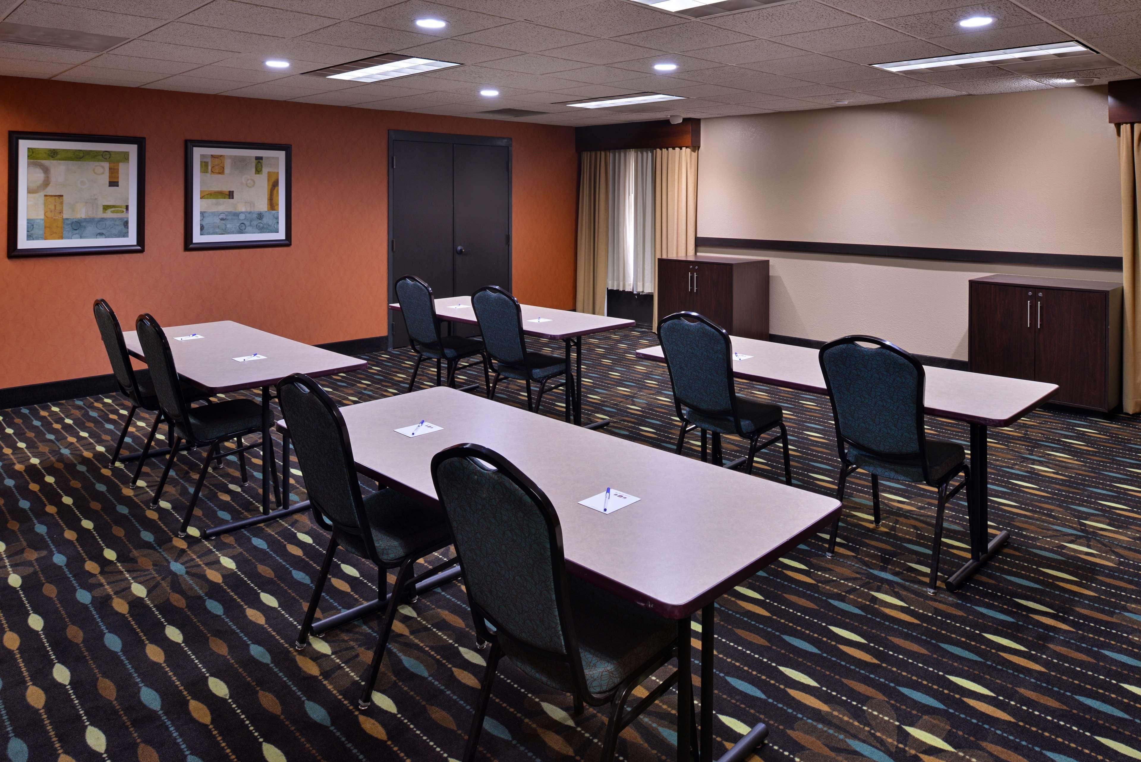 Best Western Plus Wichita West Airport Inn Exterior foto